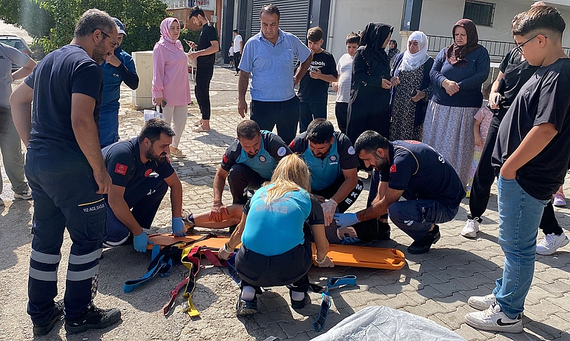 Elazığ'da bisiklet otomobile çarptı, 3 çocuk hastanelik oldu