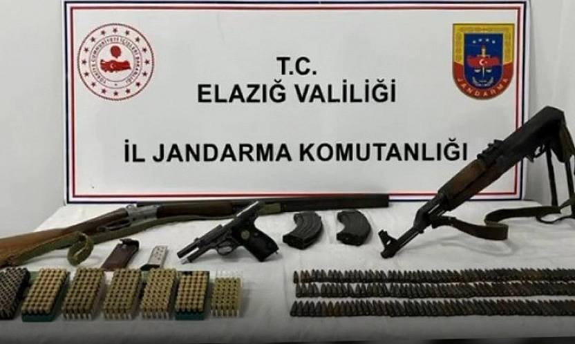 Elazığ'da cephanelik gibi eve jandarmadan operasyon