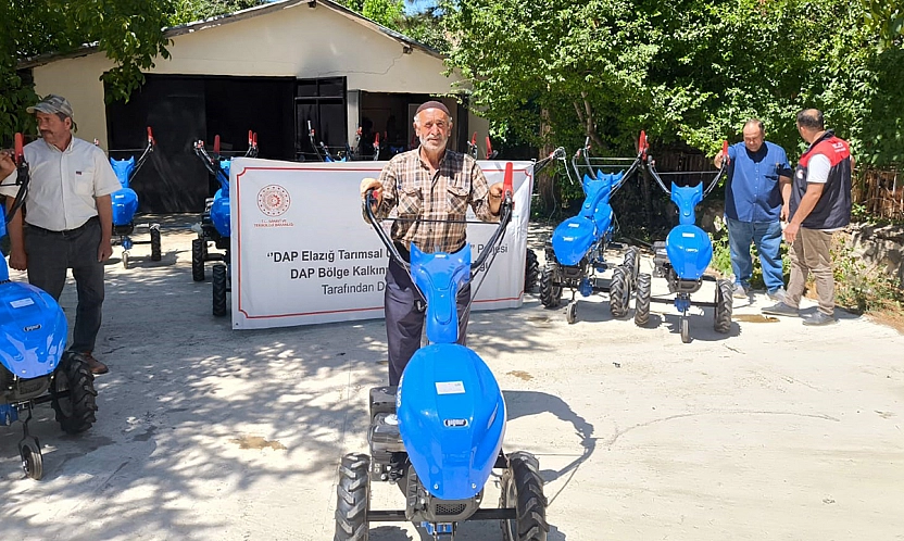 Elazığ'da çiftçilere çapa makinesi desteği