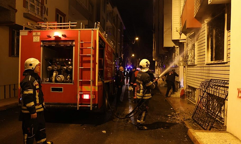 Elazığ'da çıkan ev yangınında 2 kişi dumandan etkilendi