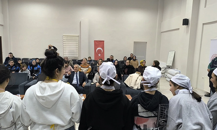 Elazığ'da çocuklar yemek yarışmasında hünerlerini sergiledi