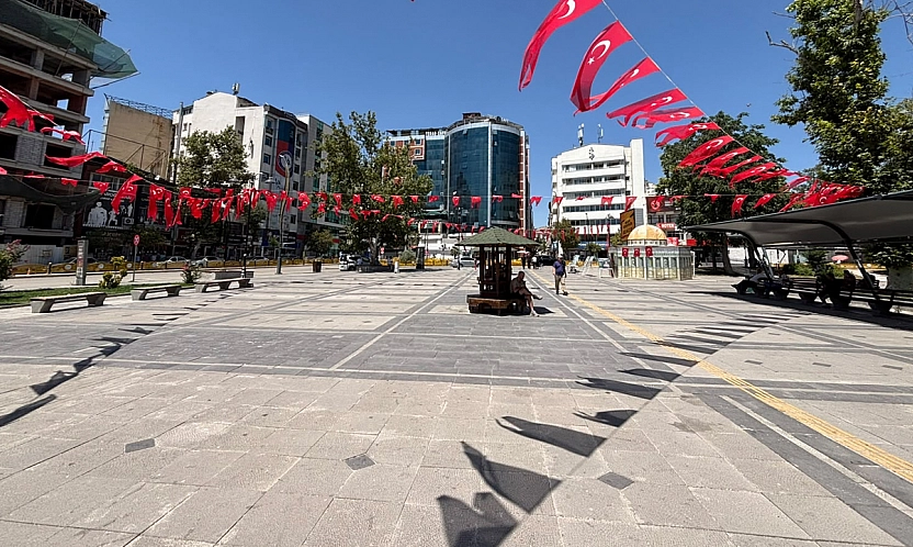 Elazığ'da çöl sıcakları hayatı durdurdu: Termometreler 38 dereceyi gösterdi