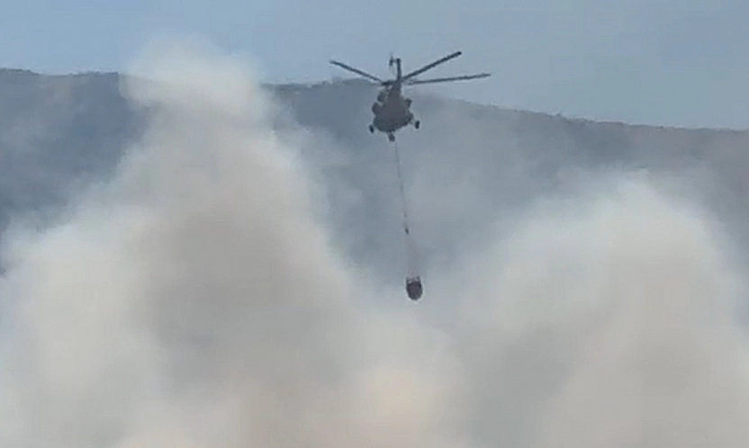 Elazığ'da dağlık alanda yangın: Helikopterle havadan müdahale başladı