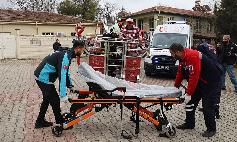 Elazığ'da deprem ve yangın tatbikatı gerçeğini aratmadı