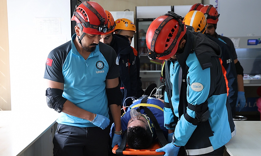 Elazığ'da deprem ve yangın tatbikatı gerçeği aratmadı