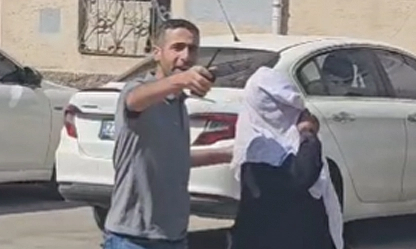 Elazığ'da dilenci kaçtı zabıta kovaladı!