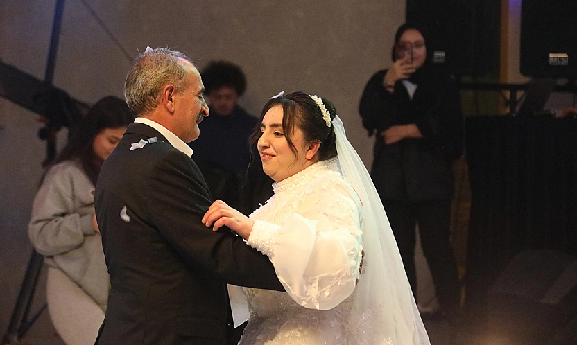 Elazığ'da Down sendromlu Şevval'in gelinlik hayali gerçek oldu