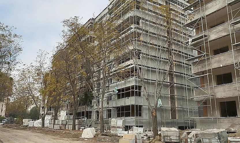 Elazığ'da facia: Dengesini kaybeden işçi inşaattan düştü