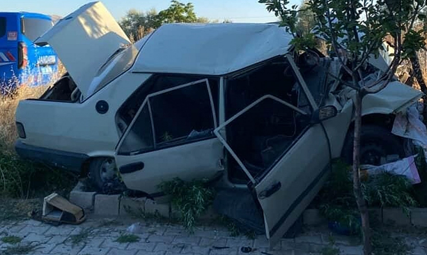 Elazığ'da faciaya ramak kaldı: Otomobil hurdaya döndü