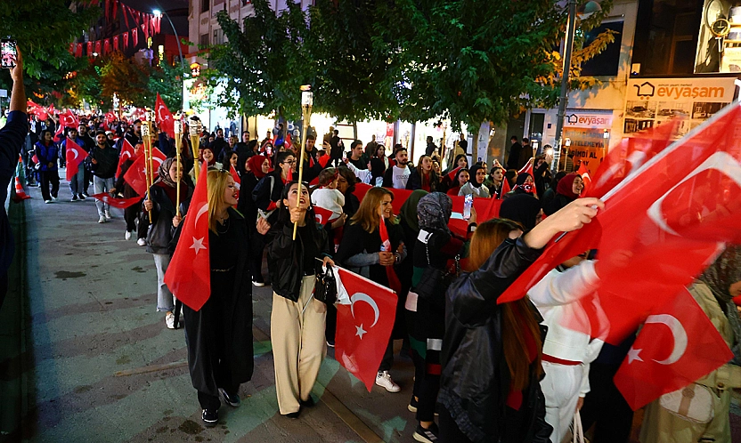 Elazığ'da 'Fener Alayı' yürüyüşü