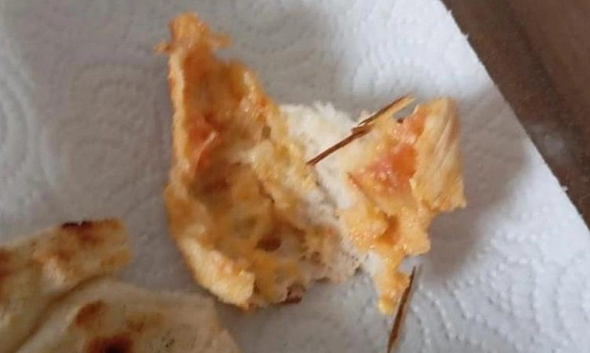 Elazığ'da fırından alınan ekmeğin içinden şaşırtan yabancı cisim