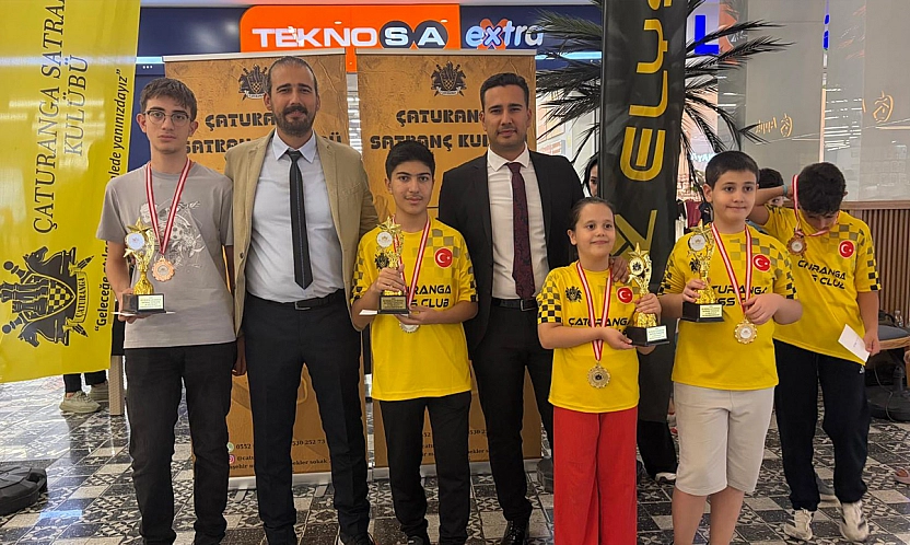 Elazığ'da geleneksel satranç turnuvası: 9 Şehirden 139 sporcu mücadele etti