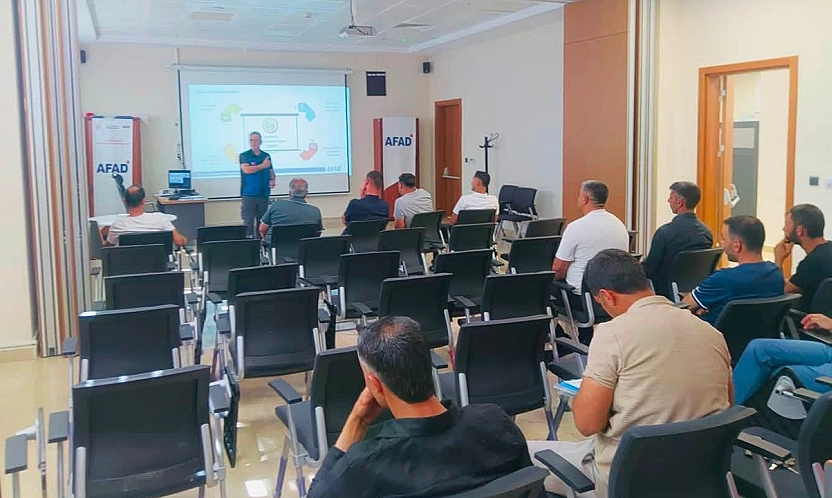 Elazığ'da güvenlik korucularına AFAD'dan acil durum eğitimi