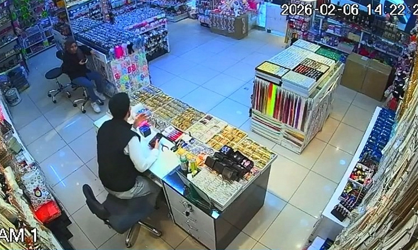 Elazığ'da hissedilen depremin şiddeti kamerada