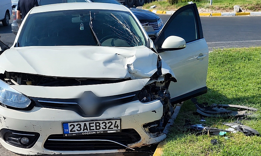 Elazığ'da iki otomobil çarpıştı: 1 yaralı
