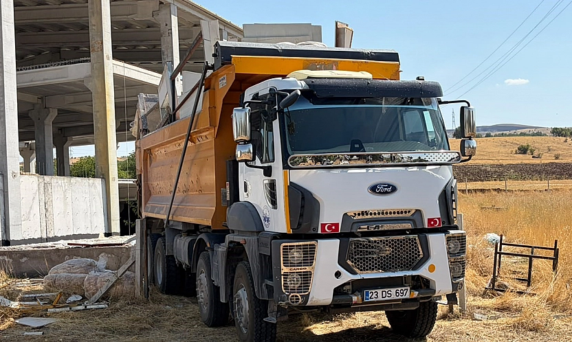 Elazığ'da işçi kamyondan düştü: 1 yaralı