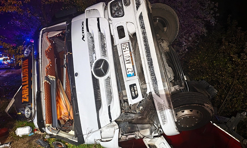 Elazığ'da kamyon devrildi: 1 yaralı