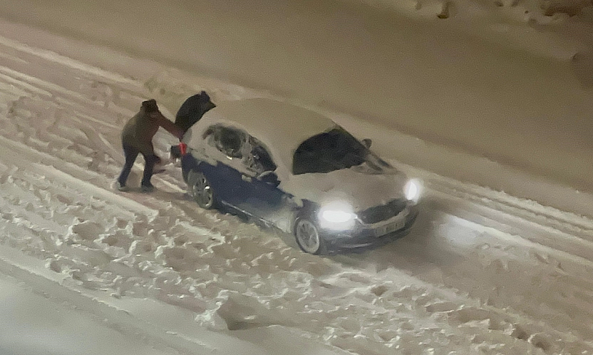 Elazığ'da kar yağışı dayanışmayı ortaya çıkardı