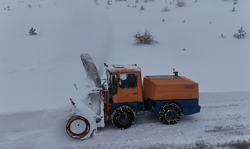 Elazığ'da karla mücadele: 8 Köy yolu kapalı