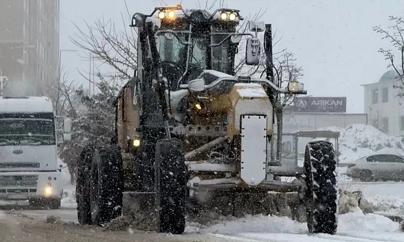 Elazığ'da karla mücadele seferberliği: yollar 7/24 açık tutuldu