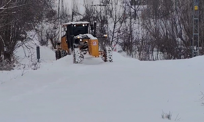 Elazığ'da karla mücadele sürüyor: 181 köy yolu açıldı