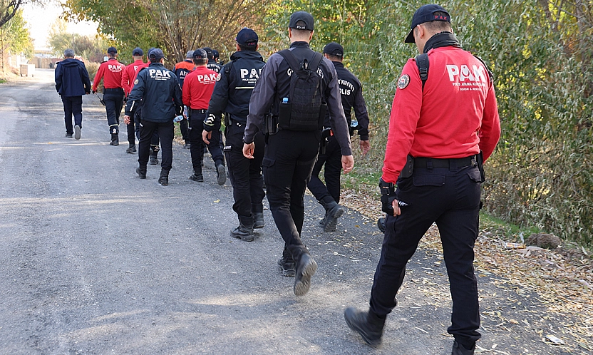 Elazığ'da kayıp otizmli Veysel'i arama çalışmaları bir haftadır sürüyor