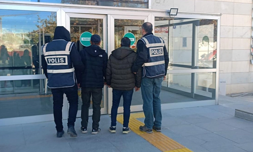 Elazığ'da kesinleşmiş hapis cezası bulunan 2 firari yakalandı