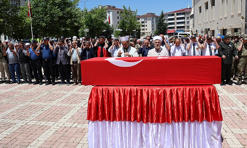 Elazığ'da Kıbrıs Gazisi Acar son yolculuğuna uğurlandı