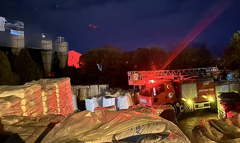 Elazığ'da korkutan yangın! 16 kişi dumandan etkilendi