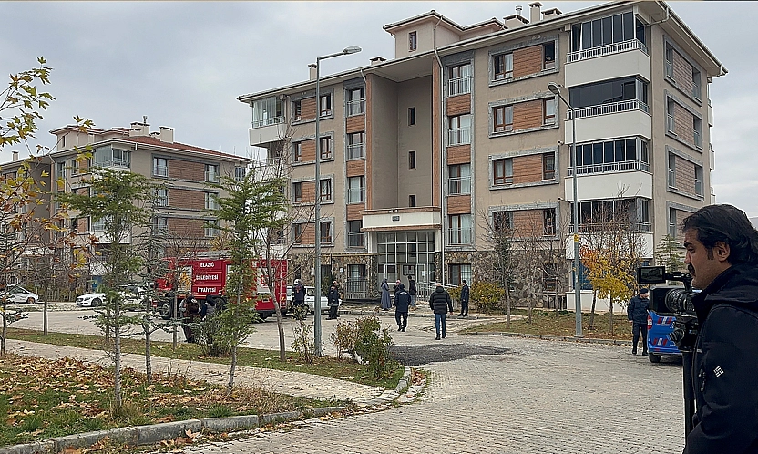 Elazığ'da korkutan yangın: 9 kişi dumandan etkilendi