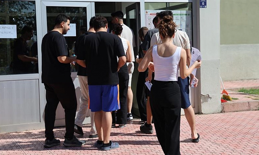Elazığ'da KPSS heyecanı: Binlerce aday ter döktü