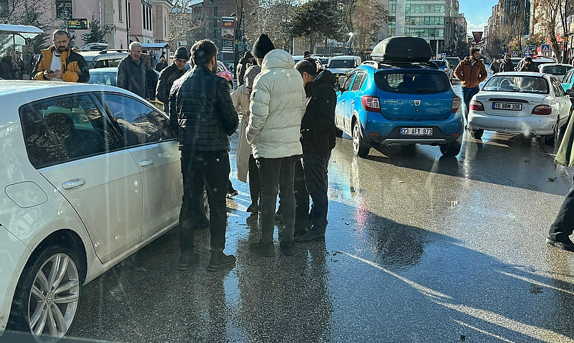 Elazığ'da maddi hasarlı kaza