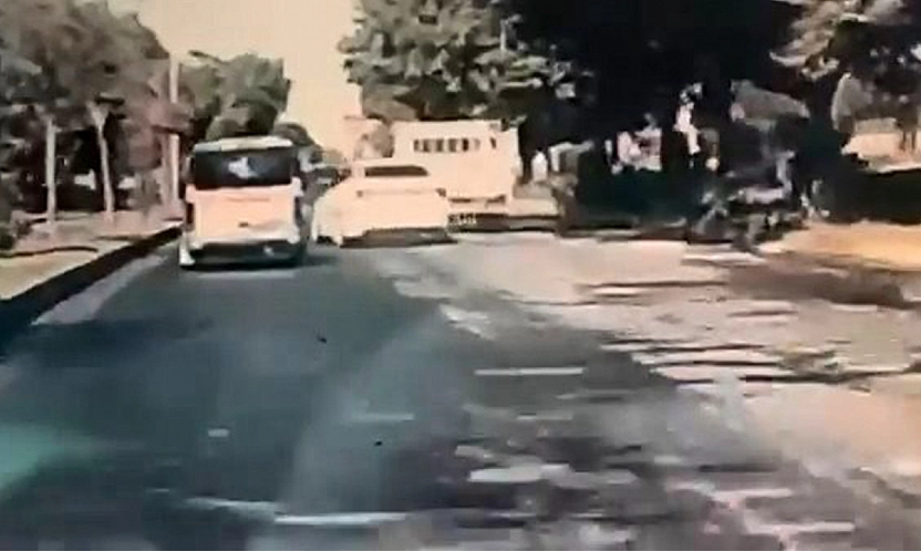 Elazığ'da makas atarken kayan otomobil kazaya davetiye çıkardı