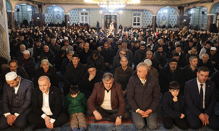 Elazığ'da manevi atmosfer: Camiler dolup taştı
