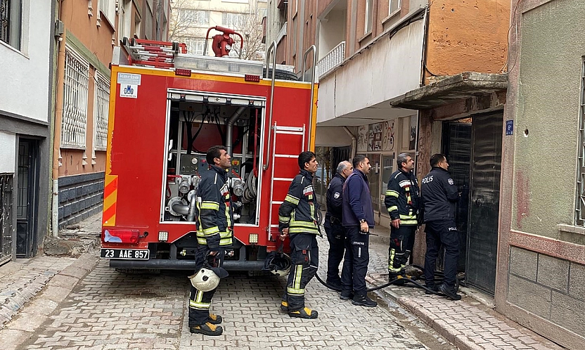 Elazığ'da metruk binada yangın