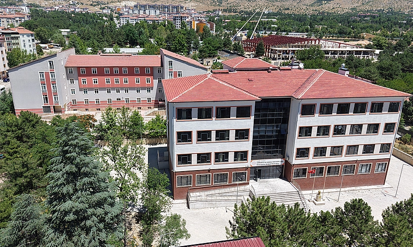 Elazığ'da öğretmenler yaz tatilini okula verdi: Gönüllü tadilat seferberliği
