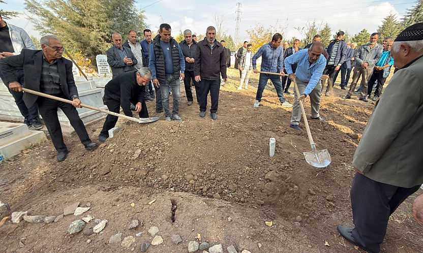 Elazığ'da otizmli çocuk Veysel son yolculuğuna uğurlandı