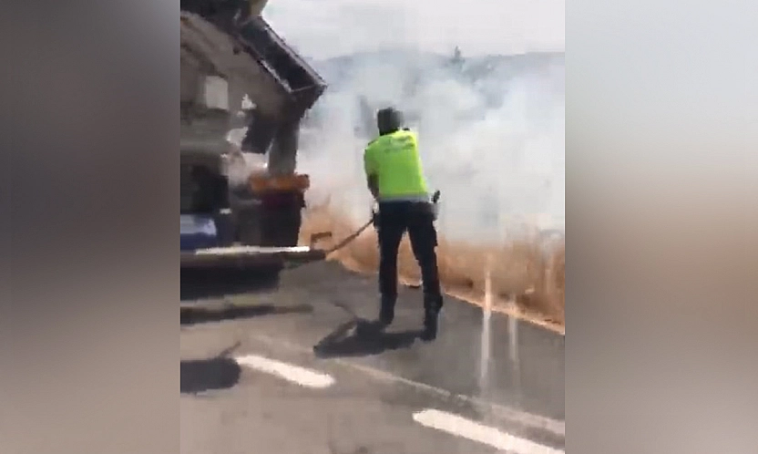 Elazığ'da otluk yangına trafik polisinden beton mikserli müdahale