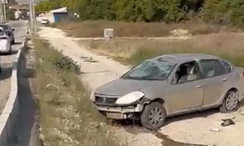 Elazığ'da otomobil boş araziye uçtu: 1 yaralı