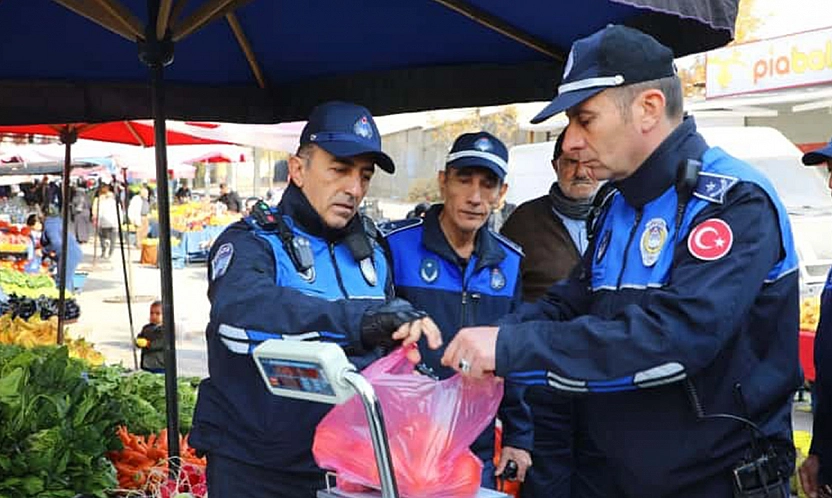 Elazığ'da pazar alanlarına zabıta denetimi