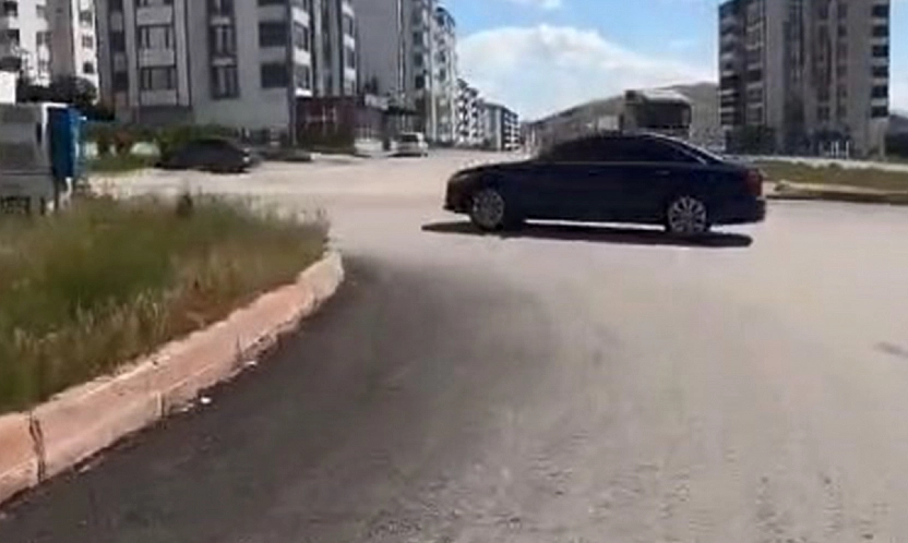 Elazığ'da plakayı gizleyip drift yaptı