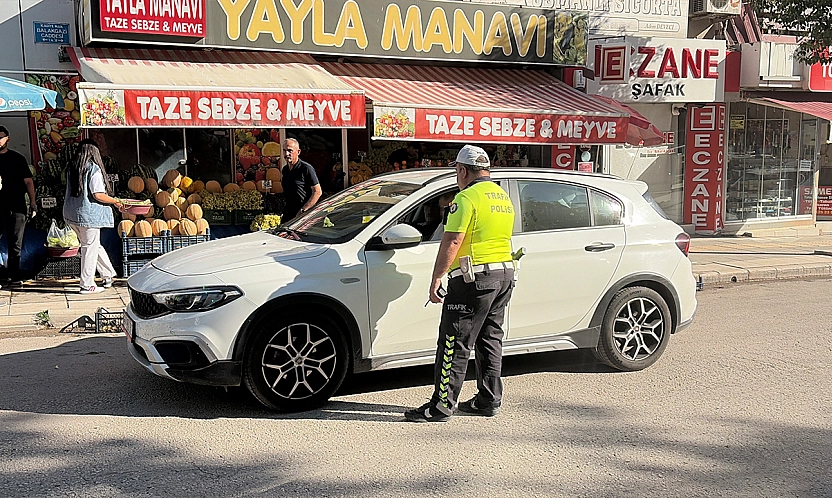 Elazığ'da polislerin önünde ters yöne daldı: Cezası ağır oldu