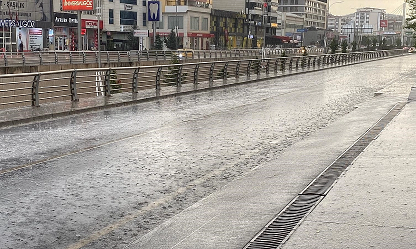 Elazığ'da sağanak yağış etkili oldu