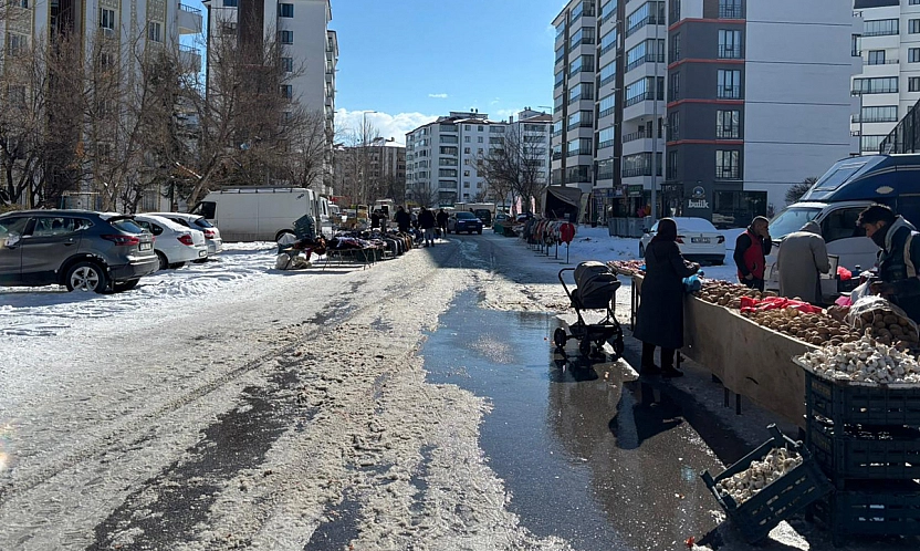 Elazığ'da salı pazarı tezgahsız kaldı