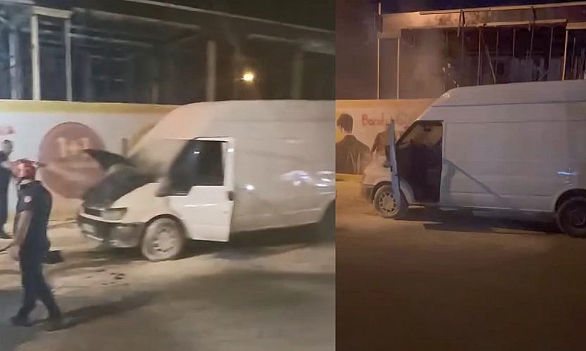 Elazığ'da seyir halindeki minibüs bir anda alevlendi