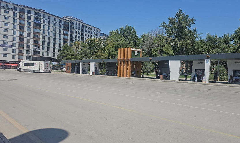 Elazığ'da sıcaklık cadde ve sokakları boşalttı