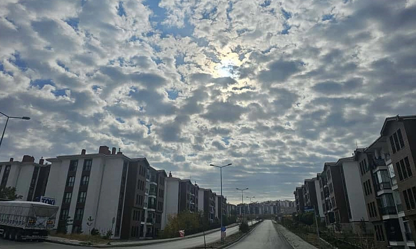 Elazığ'da Sirrokümülüs bulutları görenleri büyüledi