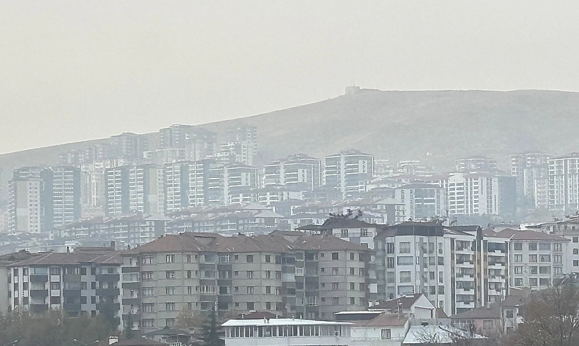 Elazığ'da sis etkili oldu