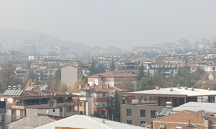 Elazığ'da sis etkisini sürdürüyor