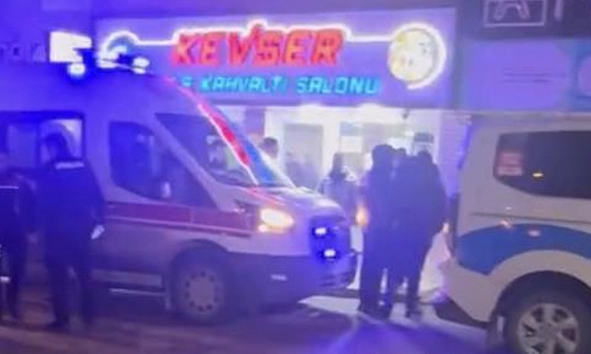 Elazığ'da sokaklar karıştı! Bıçaklar çekildi